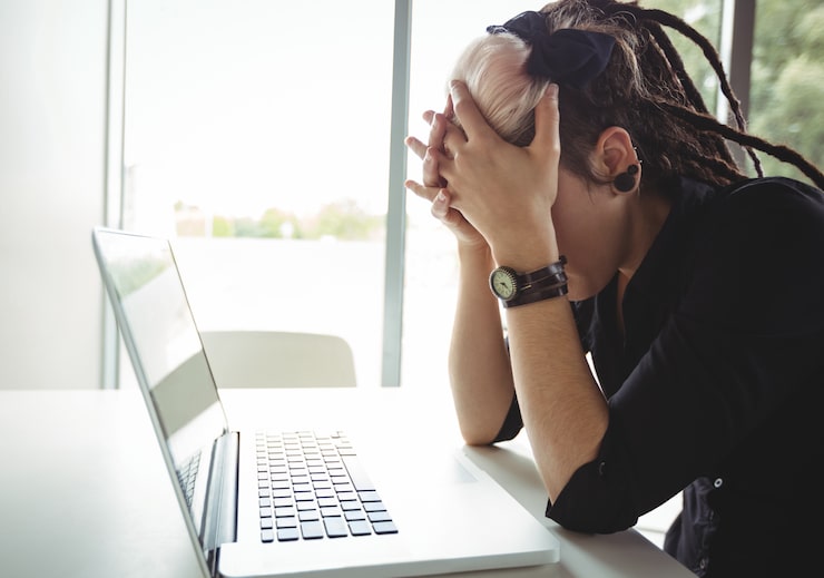 stressed-woman-using-laptop_107420-12340.jpg